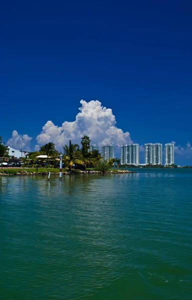 Wolken boven cancun — Stockfoto
