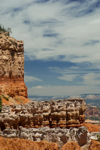 Rode rotsformatie in bryce canyon park — Stockfoto