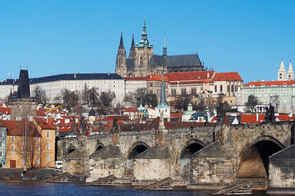 布拉格城堡和查尔斯桥 — 图库照片