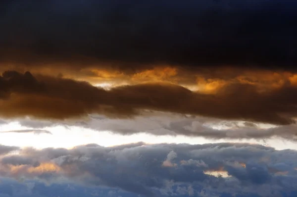 Nuvens ao pôr-do-sol — Fotografia de Stock
