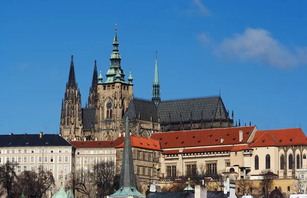 Praagse burcht - kathedraal van St. vitus — Stockfoto