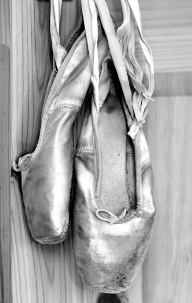 Old ballet shoes — Stock Photo, Image