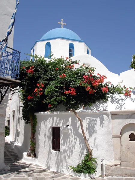 Griechische blau-weiße Kirche — Stockfoto