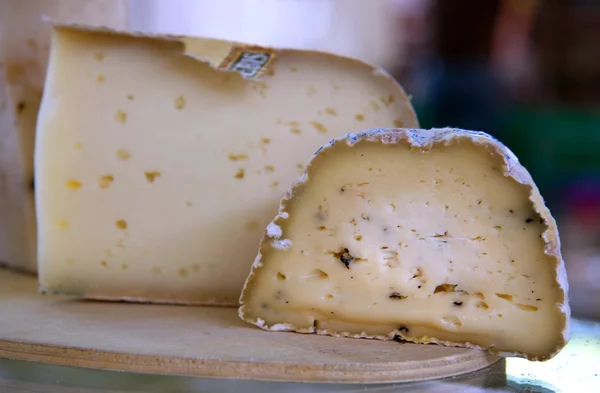 Stillleben mit französischem Käse — Stockfoto
