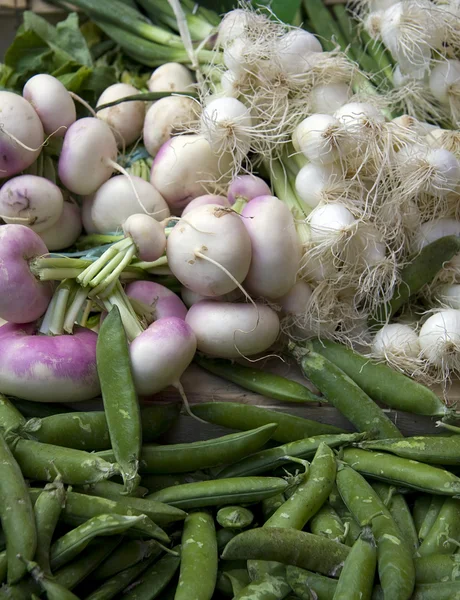 Turnips, onions and peas — Stock Photo, Image