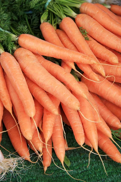 在市场上的胡萝卜 — 图库照片