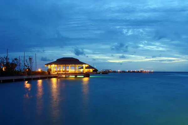 Maldivlere Hava karardıktan sonra — Stok fotoğraf
