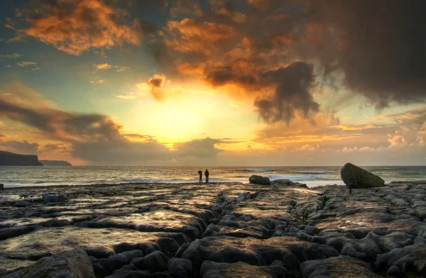 Pôr do sol na ilha rochosa — Fotografia de Stock