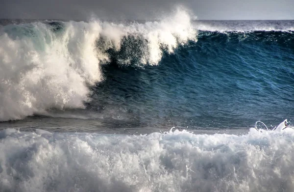 Огромная волна — стоковое фото