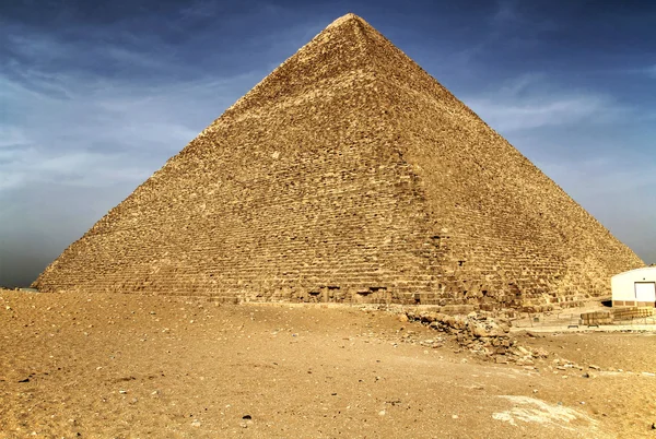 Пирамида Хеопса в Гизе — стоковое фото