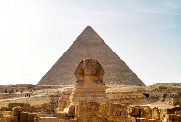 Esfinge e pirâmide de Chefren — Fotografia de Stock