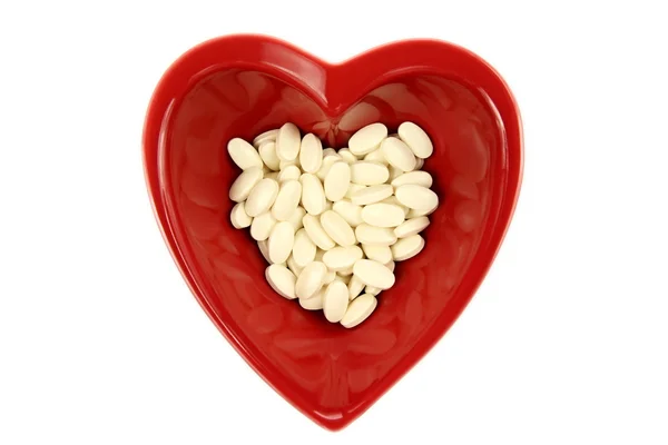 Corazón rojo brillante y medicamentos — Foto de Stock