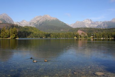 göl ve yüksek tatras dağlar