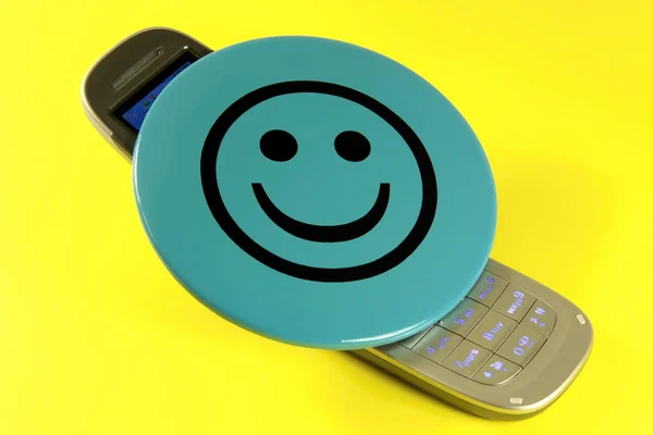 Szczęśliwy telefon komórkowy — Zdjęcie stockowe