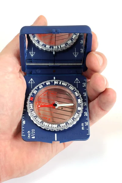 Работа с магнитным компасом — стоковое фото