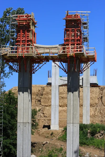 Строительство моста — стоковое фото