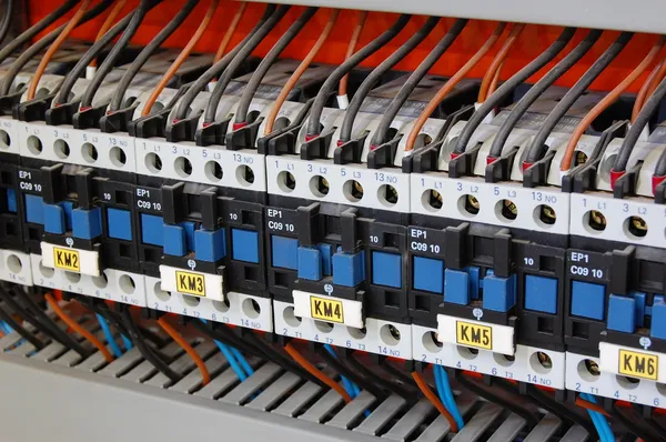 Relés eléctricos, interruptores y balastos — Foto de Stock