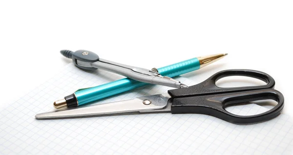 Ołówek, nożyczki i kompasy — Zdjęcie stockowe