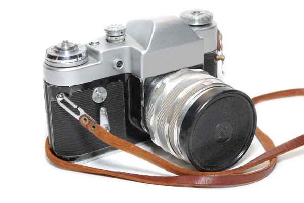Старая камера изолирована на белом фоне — стоковое фото