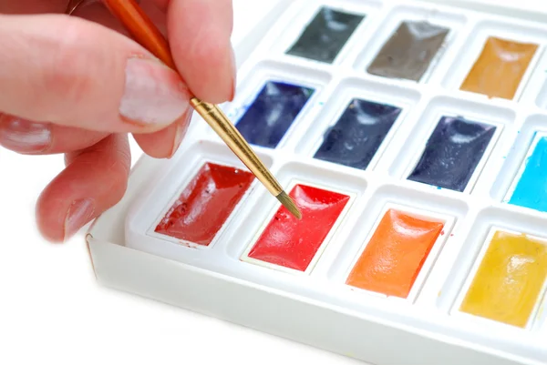 Una mano eligiendo un color con un pincel —  Fotos de Stock