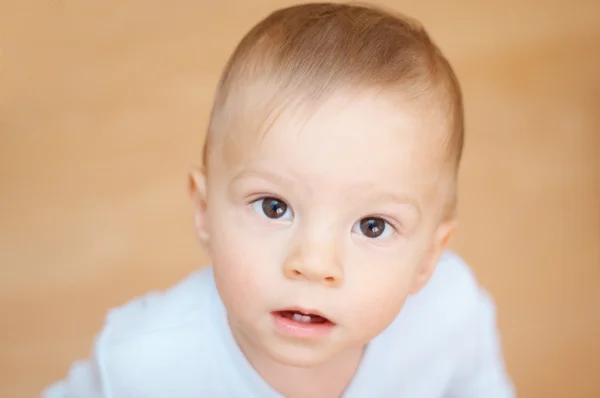 호기심 아기 얼굴 — 스톡 사진