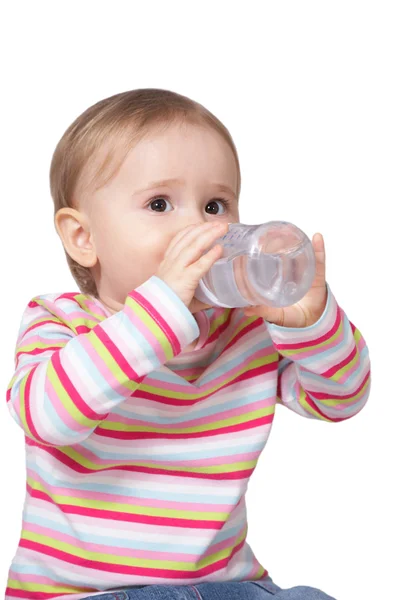 Baby drinkwater — Stockfoto