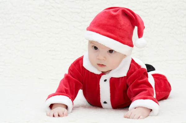 サンタさんのスーツの赤ちゃん — ストック写真