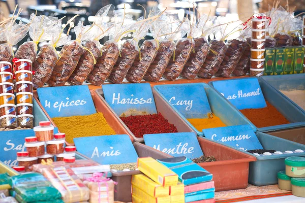 Kryddor på marknaden — Stockfoto