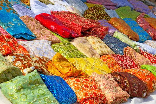 Текстиль на тунисском рынке — стоковое фото