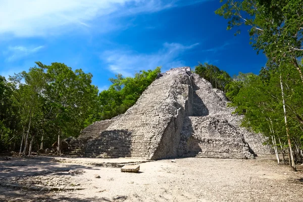 Maya nohoch mul piramide in coba — Stockfoto