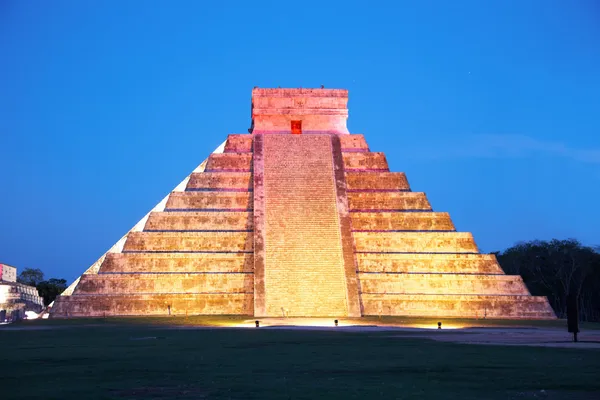 Spettacolo di luci su Chichen Itza, Messico — Foto Stock