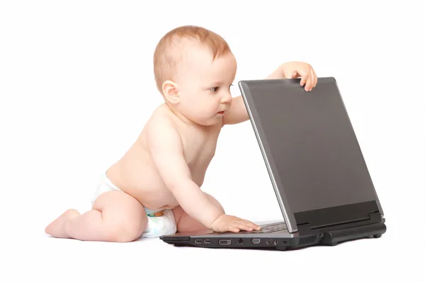 Baby med bärbar dator — Stockfoto