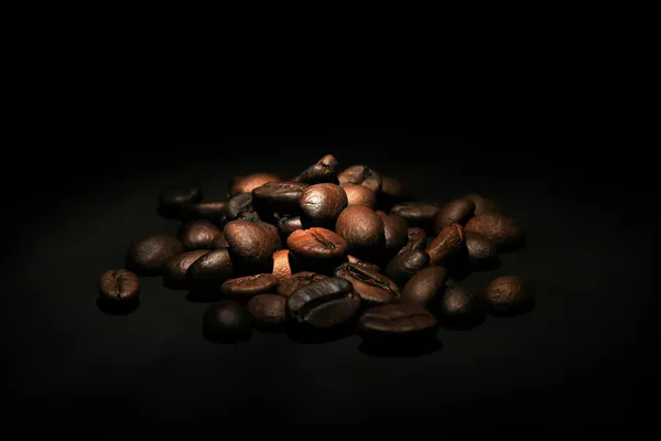 Un mucchio di chicchi di caffè — Foto Stock