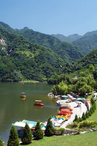 Λίμνη στο βουνό cuihua, Κίνα — Φωτογραφία Αρχείου