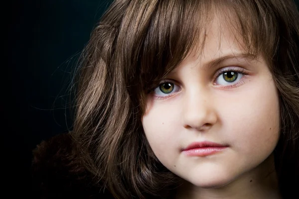 Küçük bir kızın yakın plan portresi — Stok fotoğraf