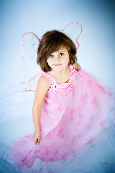 Peri elbiseli küçük kız — Stok fotoğraf