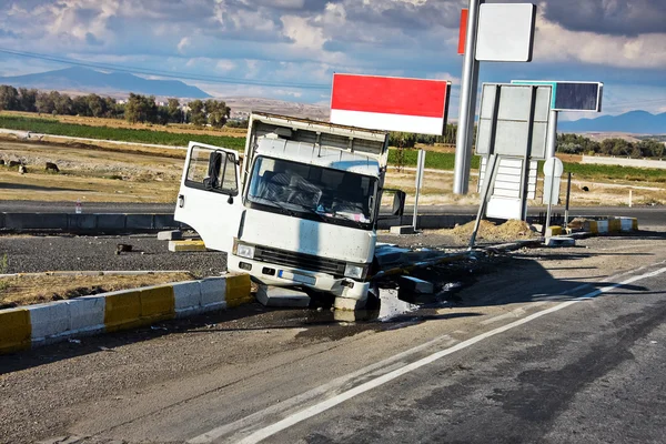 Auto-ongeluk op de weg — Stockfoto