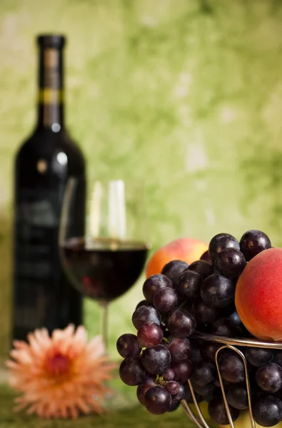 Red vine with red grapes and flower — Stock Photo, Image