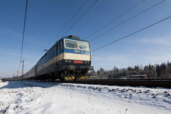 Kışın tren — Stok fotoğraf