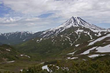 Viluchinskiy volcano, Kamchatka clipart