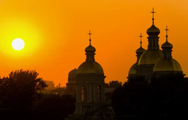 Kerk op een zonsondergang — Stockfoto