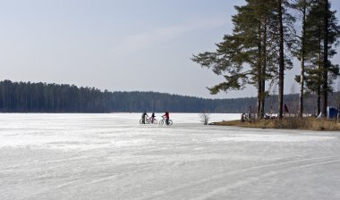 Cyclists on ice