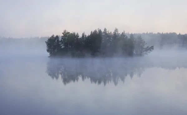 Island in fog — Stock Photo, Image