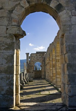 Antik tapınak kalıntıları