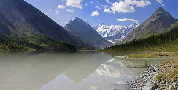 Lago Ak-kem y mt.Belukha, Altai — Foto de Stock
