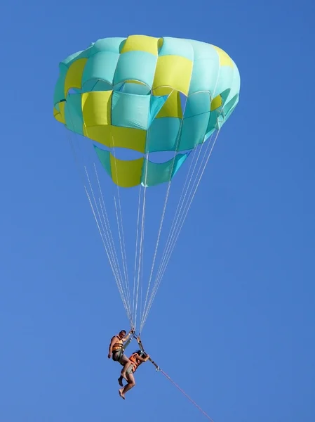 Two parasailers — Stock Photo, Image