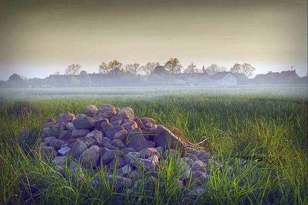 Stenen in de mist — Stockfoto