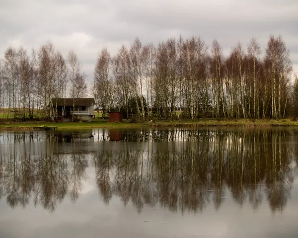 Dům u řeky — ストック写真