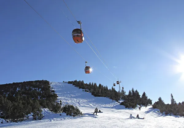 Seilbahn Skilift über Berg — Stockfoto