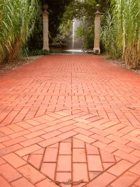 Red Brick Path to Fountain in Distance — Stock Photo, Image